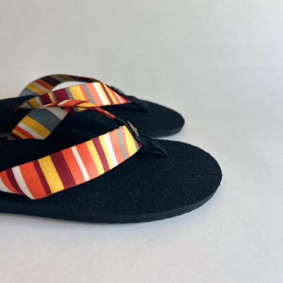 New Keen Yellow Orange White Canvas Black Rubber Outsole Flip Flops size 9 - Picture 14 of 14